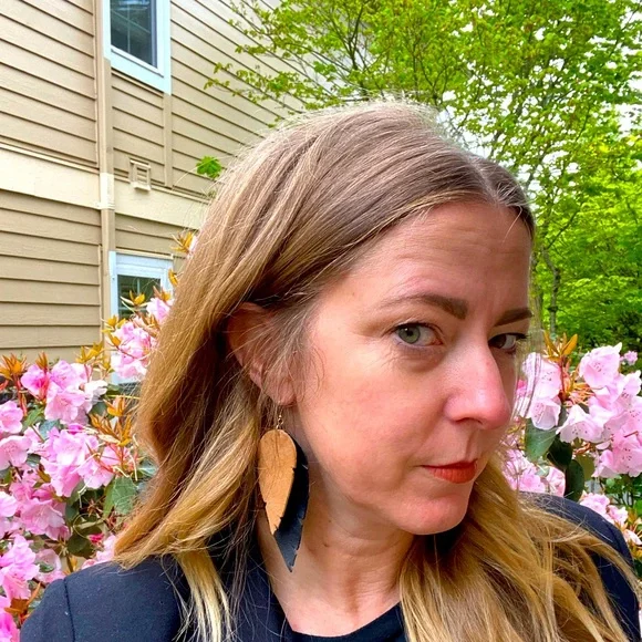 Leather feather earrings - Picture 2 of 2